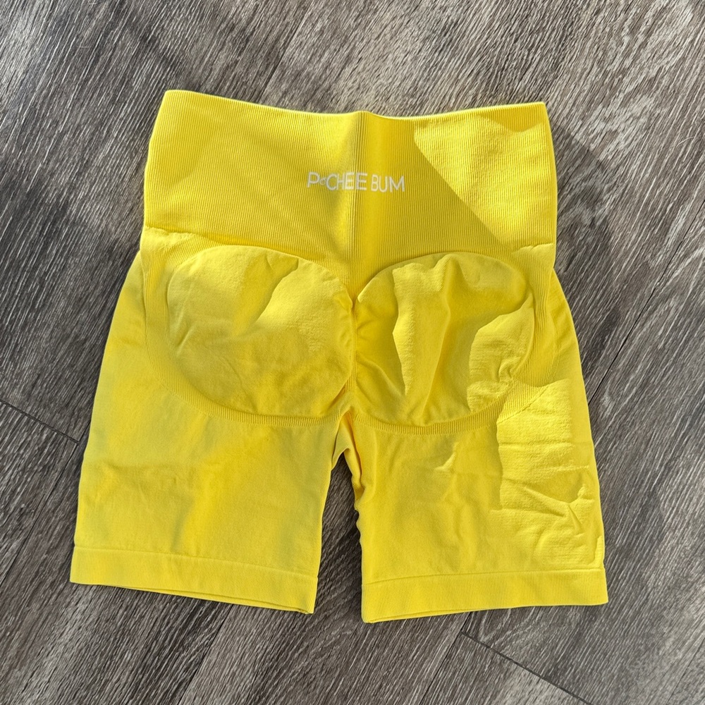 Women's Yellow Seamless Scrunch Athletic Shorts